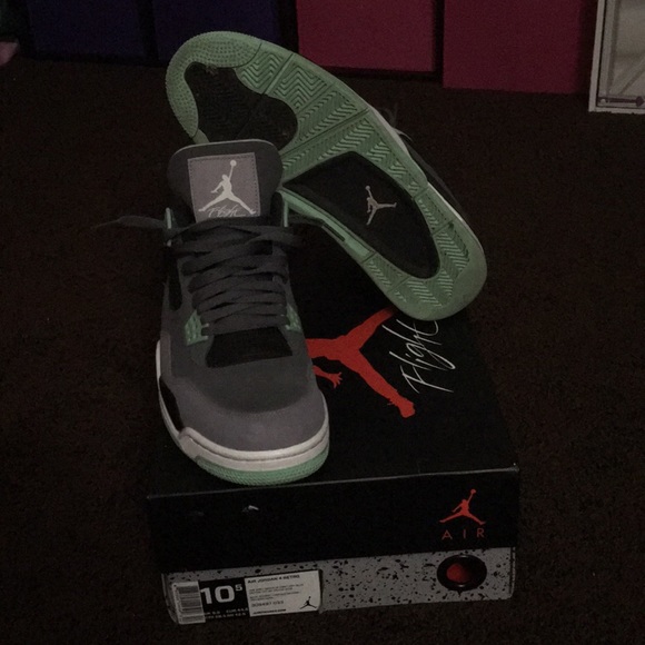 Jordan 4 - Picture 1 of 2